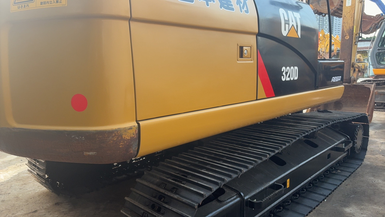 CATPILLAR 320DL - Lánctalpas kotró: 3 kép. CATPILLAR 320DL - Lánctalpas kotró: 3 kép.