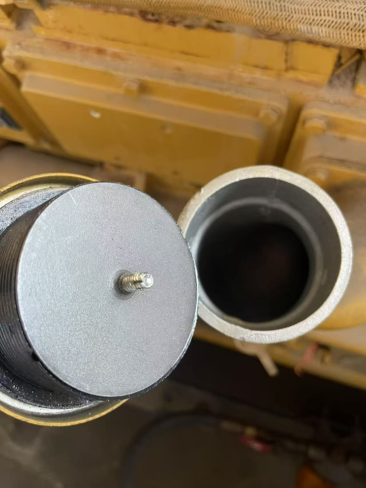 CATPILLAR 3512 - Szerszám/ Felszerelés: 2 kép. CATPILLAR 3512 - Szerszám/ Felszerelés: 2 kép.