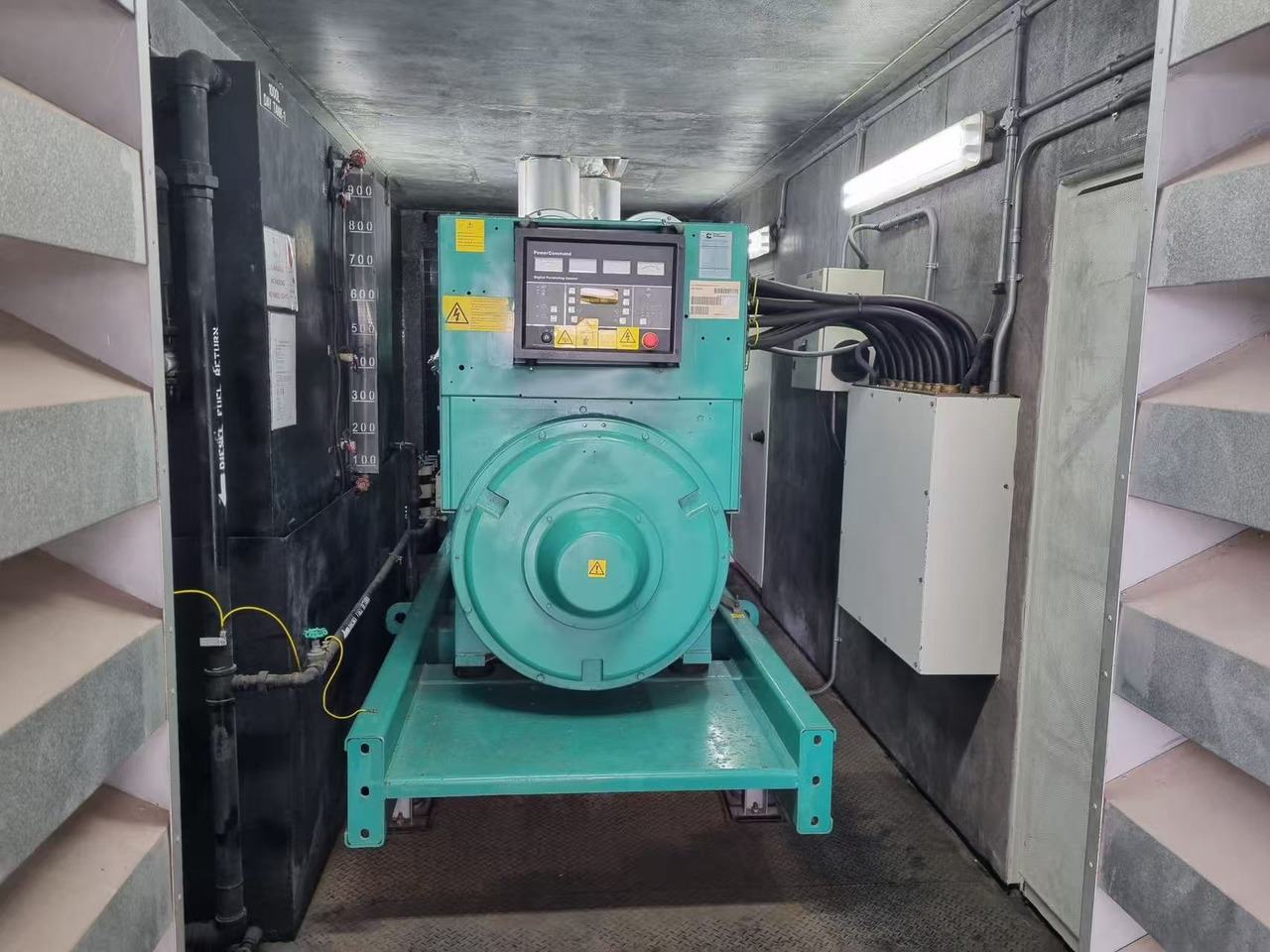 CUMMINS KTA50-G3 - Szerszám/ Felszerelés: 2 kép. CUMMINS KTA50-G3 - Szerszám/ Felszerelés: 2 kép.