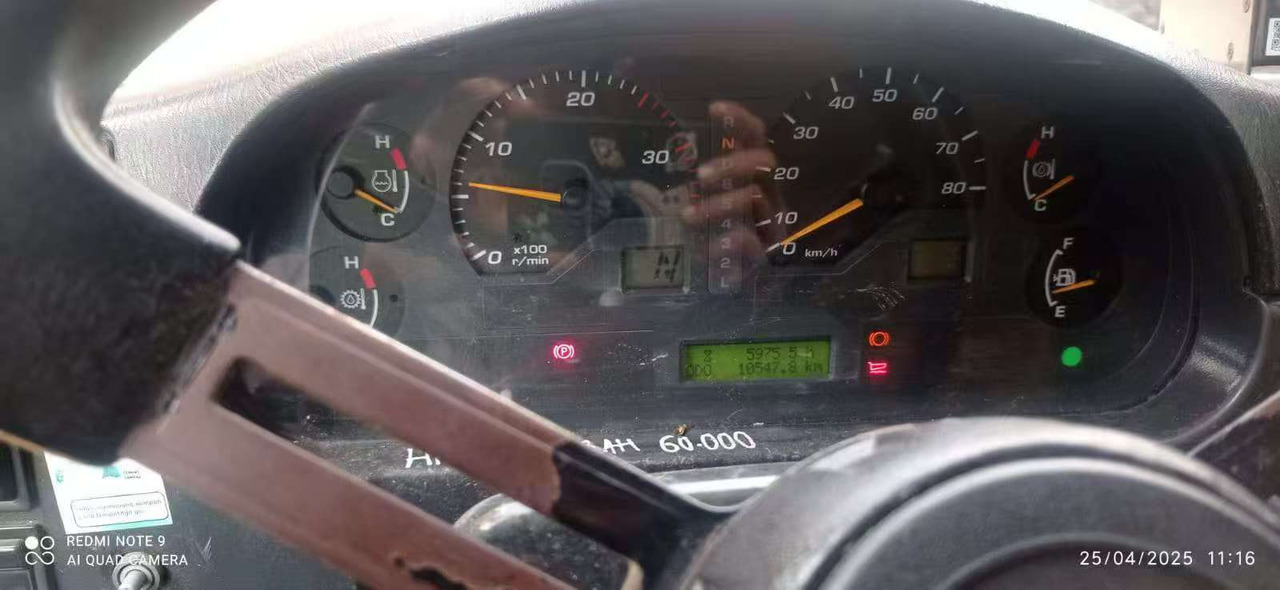 KOMATSU HD785-7 - Bánya teherautó: 3 kép. KOMATSU HD785-7 - Bánya teherautó: 3 kép.