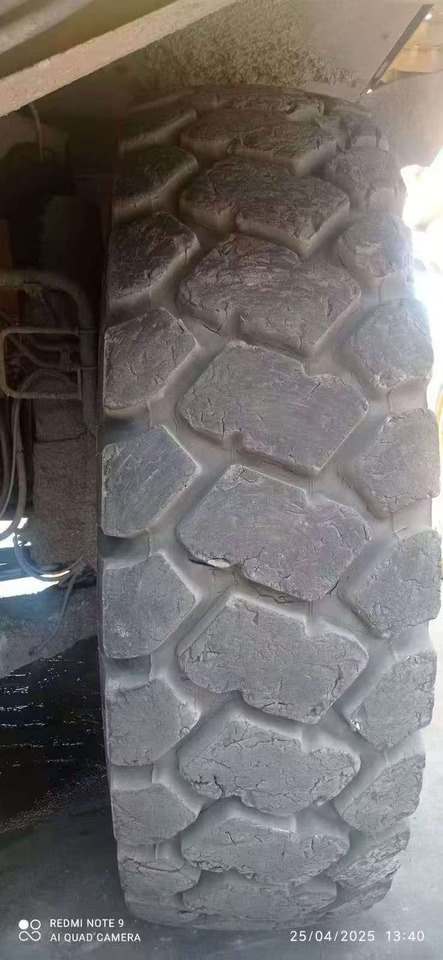 KOMATSU HD785-7 - Bánya teherautó: 5 kép. KOMATSU HD785-7 - Bánya teherautó: 5 kép.