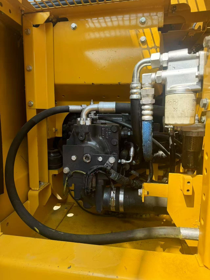 Új Lánctalpas kotró KOMATSU PC130-7: 8 kép.