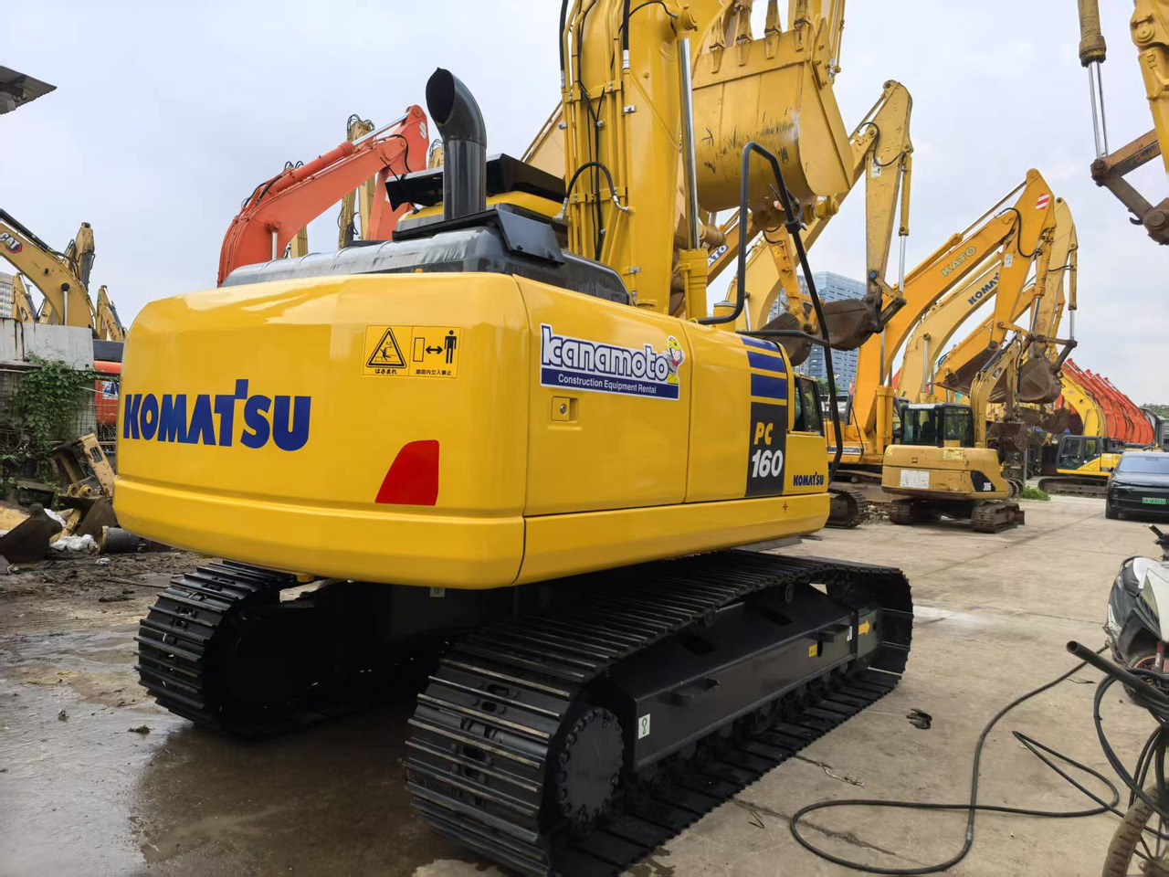KOMATSU PC160 - Lánctalpas kotró: 3 kép. KOMATSU PC160 - Lánctalpas kotró: 3 kép.