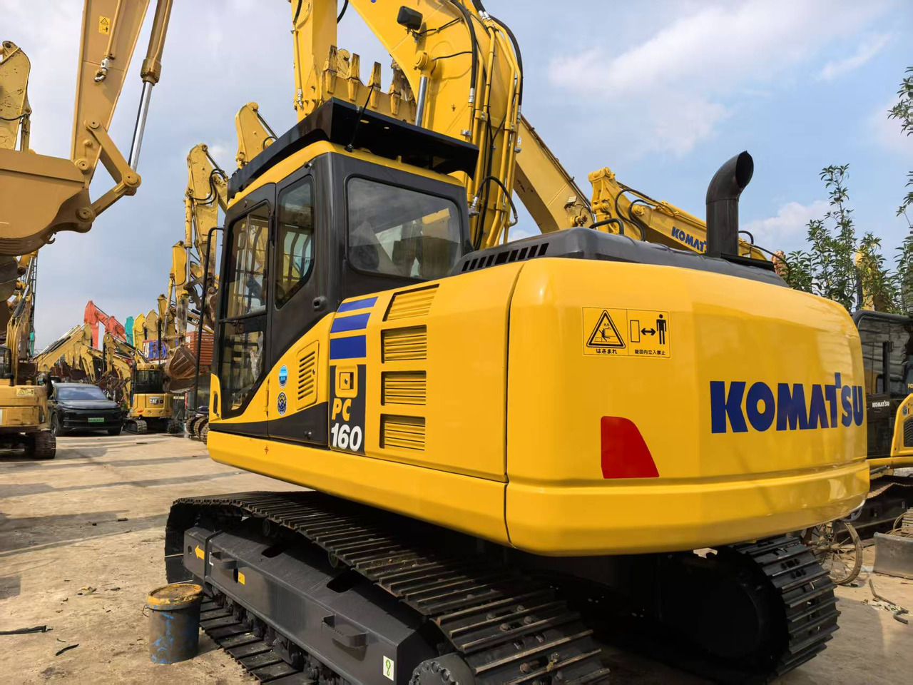 KOMATSU PC160 - Lánctalpas kotró: 1 kép. KOMATSU PC160 - Lánctalpas kotró: 1 kép.