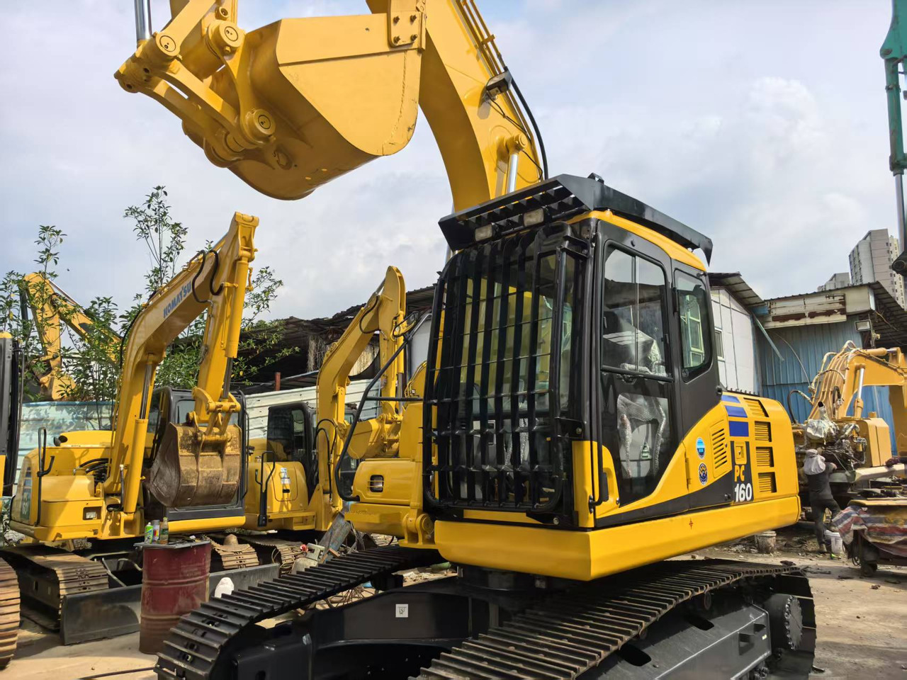 KOMATSU PC160 - Lánctalpas kotró: 4 kép. KOMATSU PC160 - Lánctalpas kotró: 4 kép.