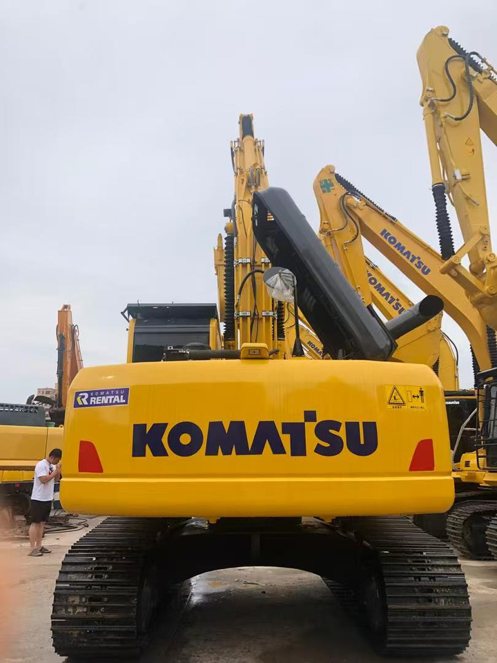 KOMATSU PC220 - Kotrógép: 5 kép. KOMATSU PC220 - Kotrógép: 5 kép.