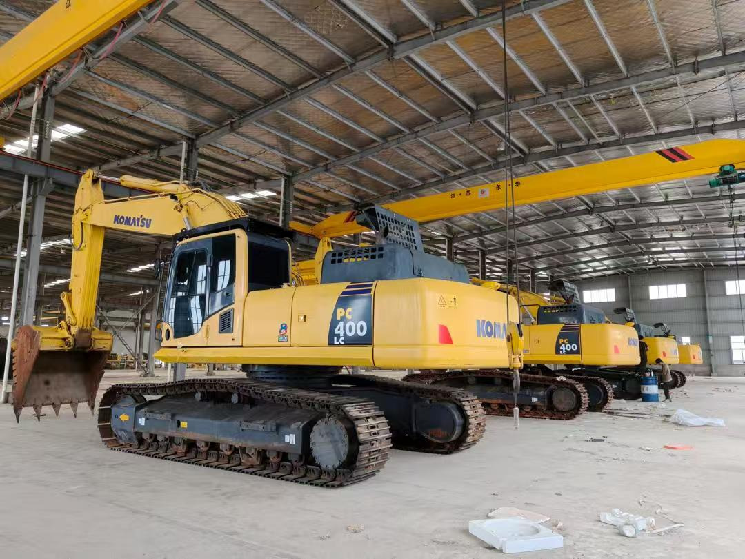 KOMATSU PC400 - Lánctalpas kotró: 4 kép. KOMATSU PC400 - Lánctalpas kotró: 4 kép.