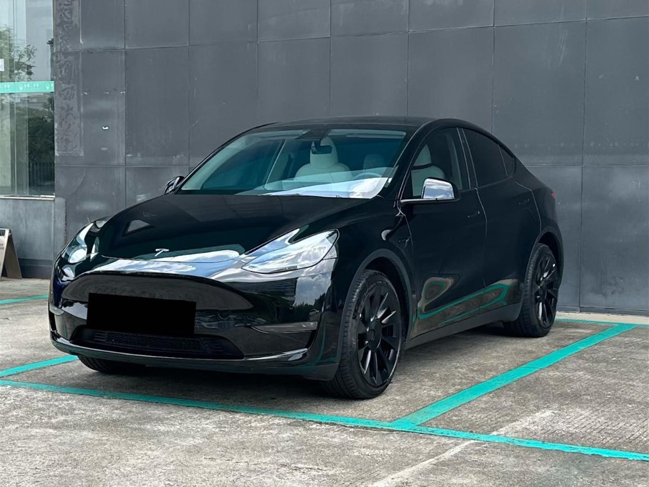 TESLA MODEL Y - Autó: 1 kép. TESLA MODEL Y - Autó: 1 kép.