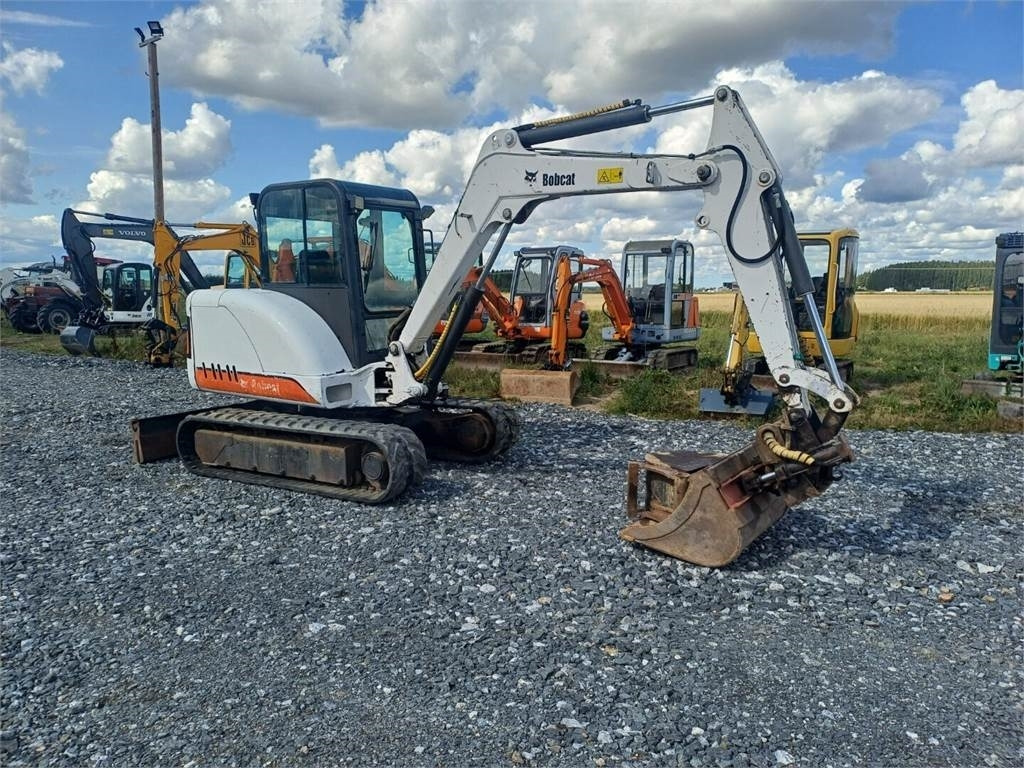 Bobcat 337D kallistajalla - Minikotró: 4 kép. Bobcat 337D kallistajalla - Minikotró: 4 kép.