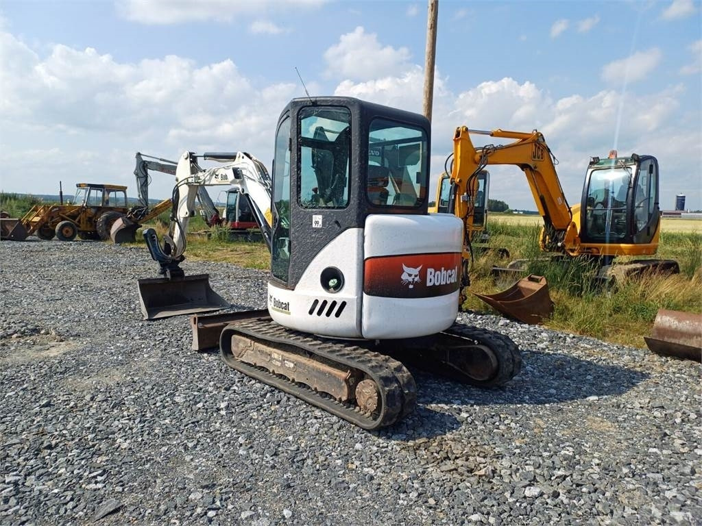 Bobcat 430hag kallistuvalla liittimellä - Minikotró: 3 kép. Bobcat 430hag kallistuvalla liittimellä - Minikotró: 3 kép.