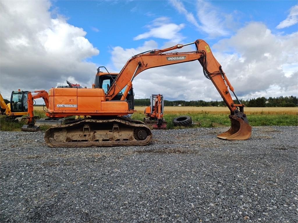 Doosan DX160LC Metsä alustalla - Lánctalpas kotró: 5 kép. Doosan DX160LC Metsä alustalla - Lánctalpas kotró: 5 kép.