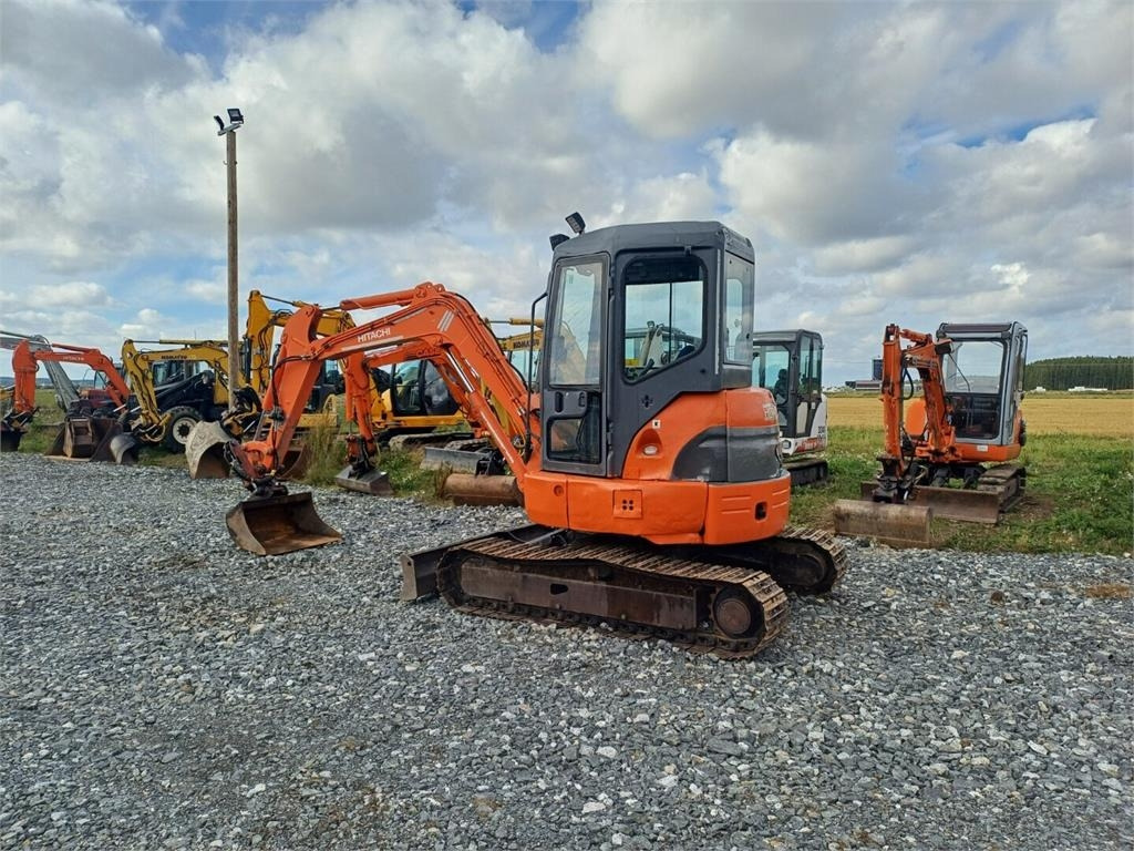 Hitachi EX50U kallistuvalla s40 liittimellä. - Minikotró: 3 kép. Hitachi EX50U kallistuvalla s40 liittimellä. - Minikotró: 3 kép.