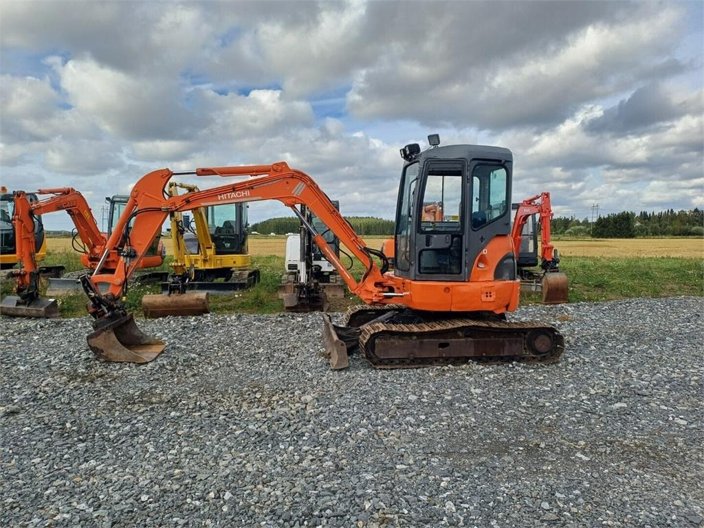 Hitachi EX50U kallistuvalla s40 liittimellä. - Minikotró: 2 kép. Hitachi EX50U kallistuvalla s40 liittimellä. - Minikotró: 2 kép.