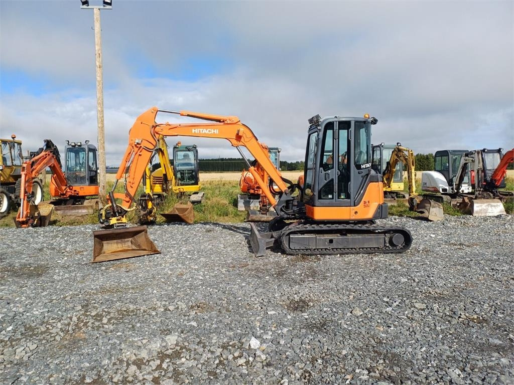 Hitachi ZX50u Engcon pyörittäjällä - Minikotró: 2 kép. Hitachi ZX50u Engcon pyörittäjällä - Minikotró: 2 kép.