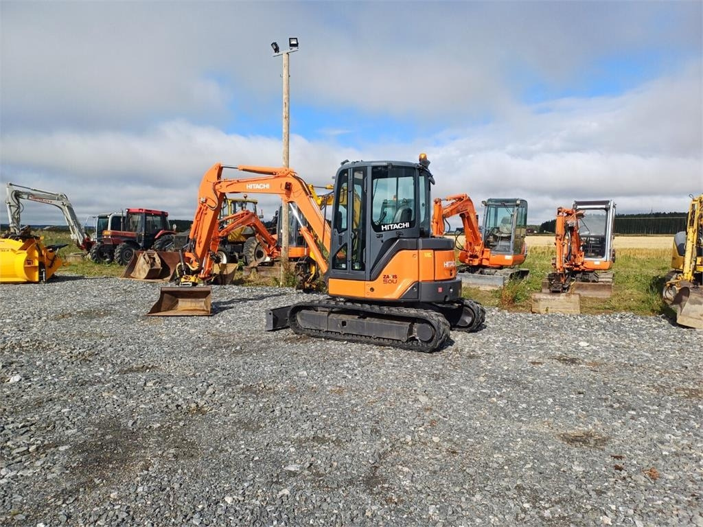 Hitachi ZX50u Engcon pyörittäjällä - Minikotró: 3 kép. Hitachi ZX50u Engcon pyörittäjällä - Minikotró: 3 kép.