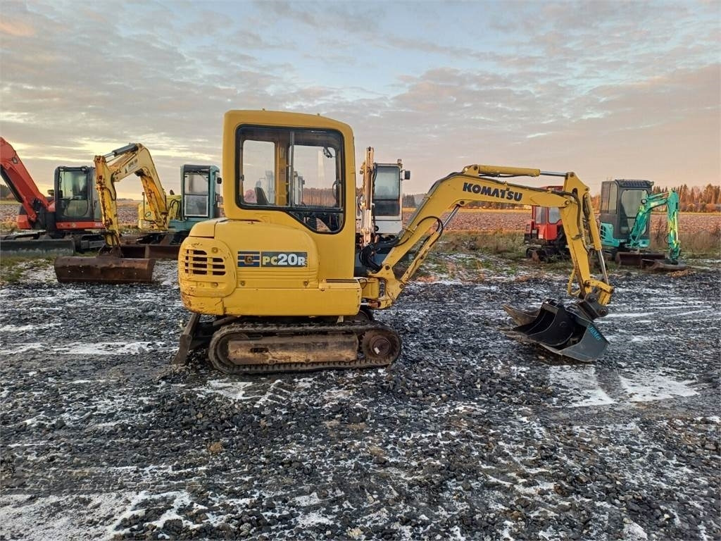 Komatsu PC20R-8 Kallistuvalla liittimellä - Minikotró: 5 kép. Komatsu PC20R-8 Kallistuvalla liittimellä - Minikotró: 5 kép.
