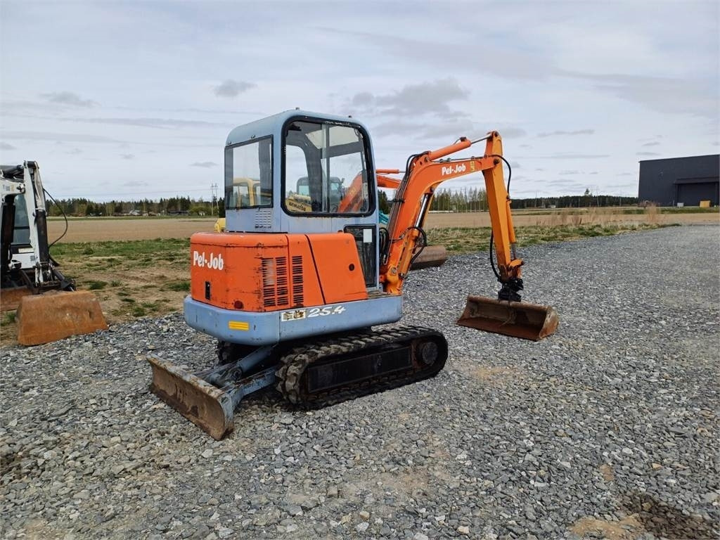 Pel-Job Volvo EB25.4 kallistuvalla liittimellä  lízing Pel-Job Volvo EB25.4 kallistuvalla liittimellä: 7 kép.