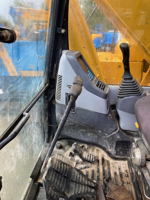 PELLE SUR CHENILLES KOMATSU PC228USLC-3 - Lánctalpas kotró: 4 kép. PELLE SUR CHENILLES KOMATSU PC228USLC-3 - Lánctalpas kotró: 4 kép.