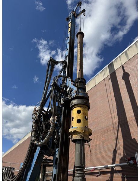 Bauer BG 15 H - Fúrógép: 1 kép. Bauer BG 15 H - Fúrógép: 1 kép.