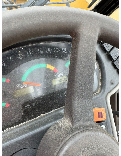 Teleszkópos rakodó Caterpillar TH360: 17 kép.