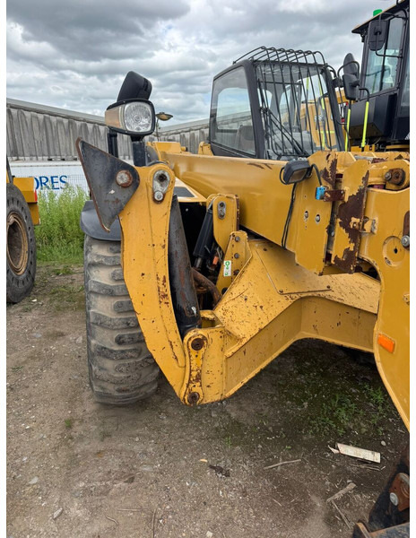 Caterpillar TH360 - Teleszkópos rakodó: 3 kép. Caterpillar TH360 - Teleszkópos rakodó: 3 kép.