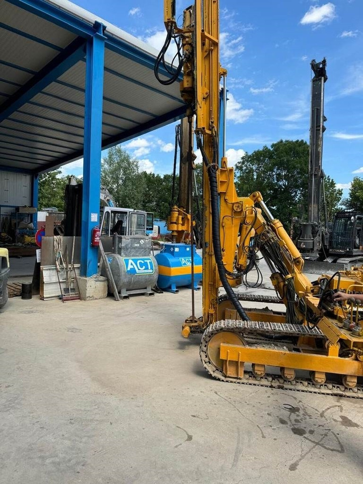 Klemm KR 805 DS - Fúrógép: 1 kép. Klemm KR 805 DS - Fúrógép: 1 kép.
