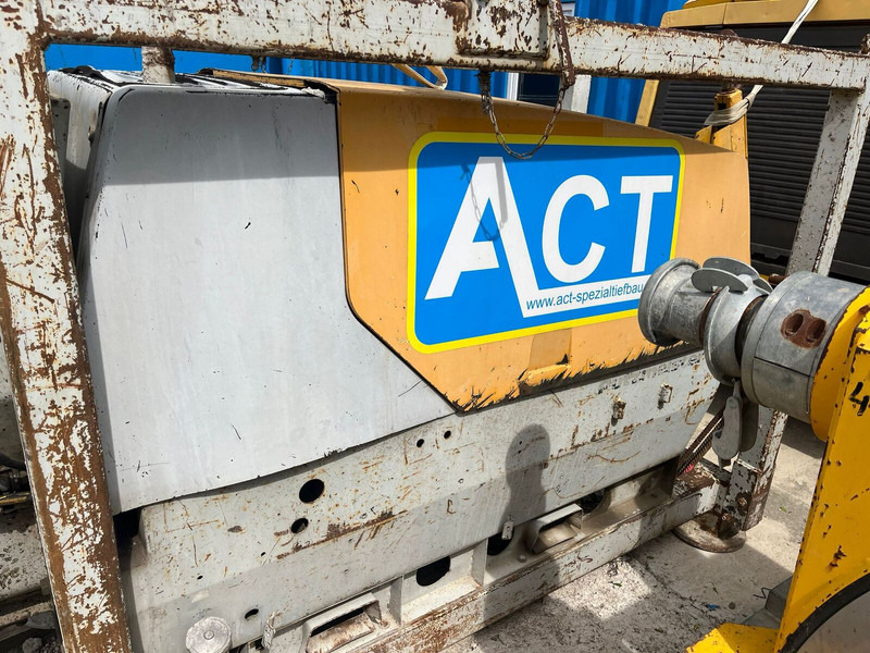 Putzmeister P 175 SD - Stabil betonszivattyú: 4 kép. Putzmeister P 175 SD - Stabil betonszivattyú: 4 kép.