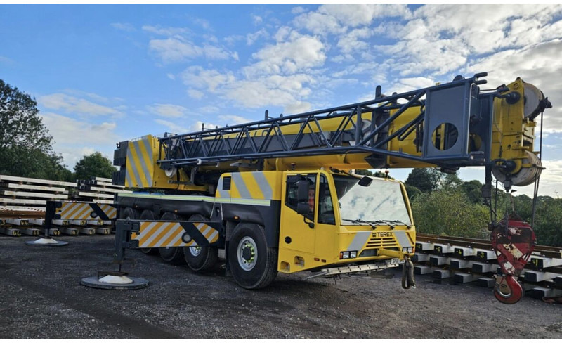 Terex AC140C - Autódaru: 2 kép. Terex AC140C - Autódaru: 2 kép.