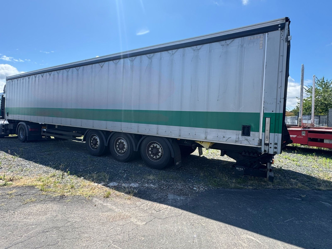 Kögel LBW/SafeServer/Lift/GT-Zertifikat - Ponyvás félpótkocsi: 3 kép. Kögel LBW/SafeServer/Lift/GT-Zertifikat - Ponyvás félpótkocsi: 3 kép.