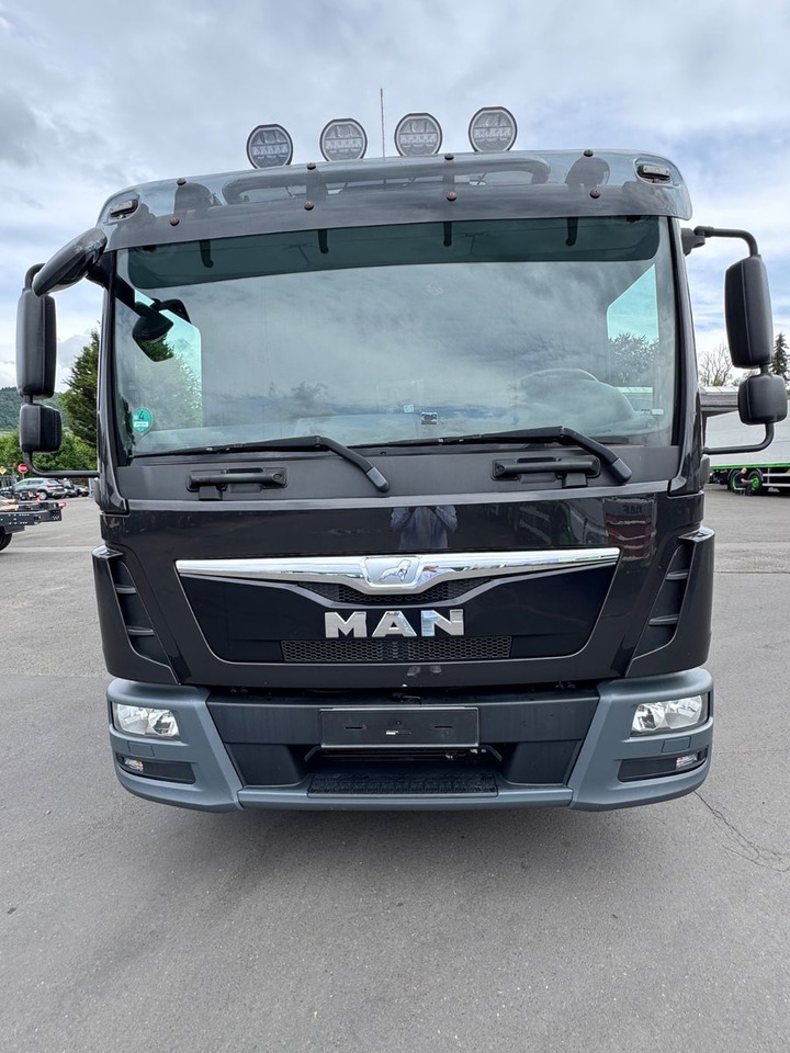 MAN TGL 12.220/LBW/Klima/Navi/2xAHK - Italszállító teherautó: 4 kép. MAN TGL 12.220/LBW/Klima/Navi/2xAHK - Italszállító teherautó: 4 kép.