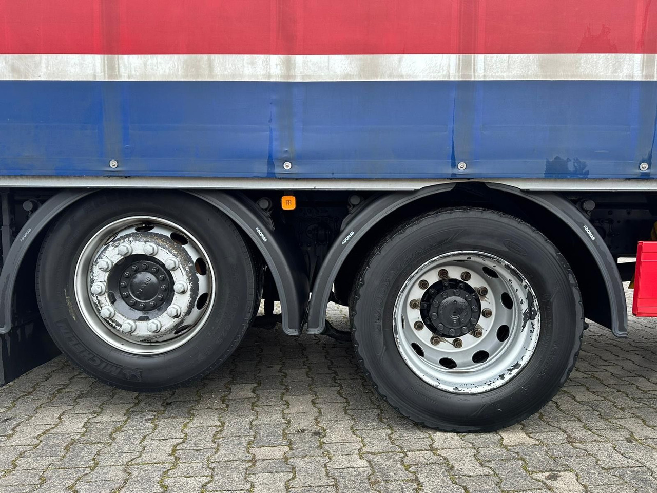 Új Italszállító teherautó MAN TGM 26.340 L/LBW/2xAHK/LENKACHSE/18 PAL/3instock: 10 kép.