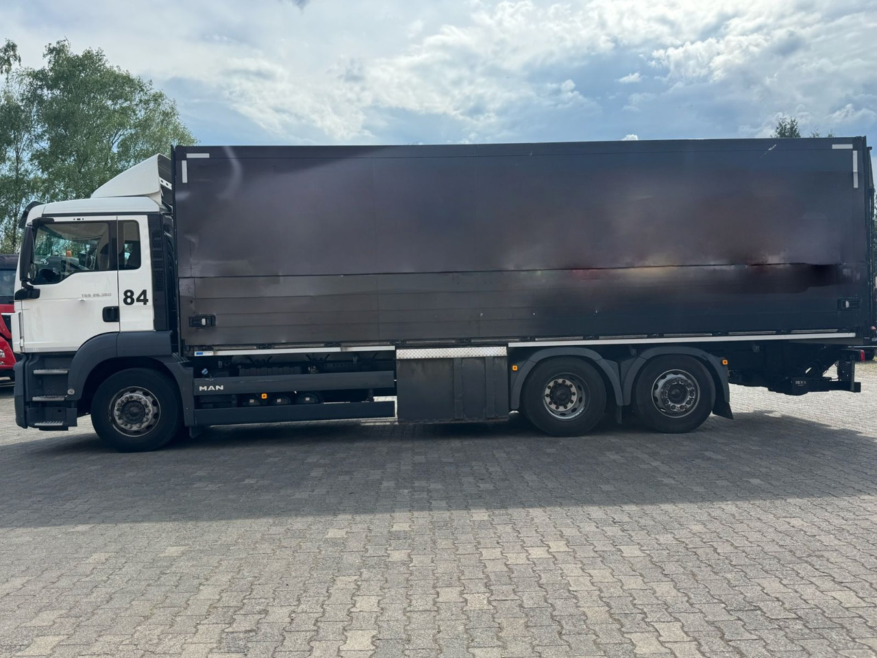 MAN TGS 26.360/Lenk-Lift/Lbw/Kettliner-GT-Aufbau - Italszállító teherautó: 4 kép. MAN TGS 26.360/Lenk-Lift/Lbw/Kettliner-GT-Aufbau - Italszállító teherautó: 4 kép.