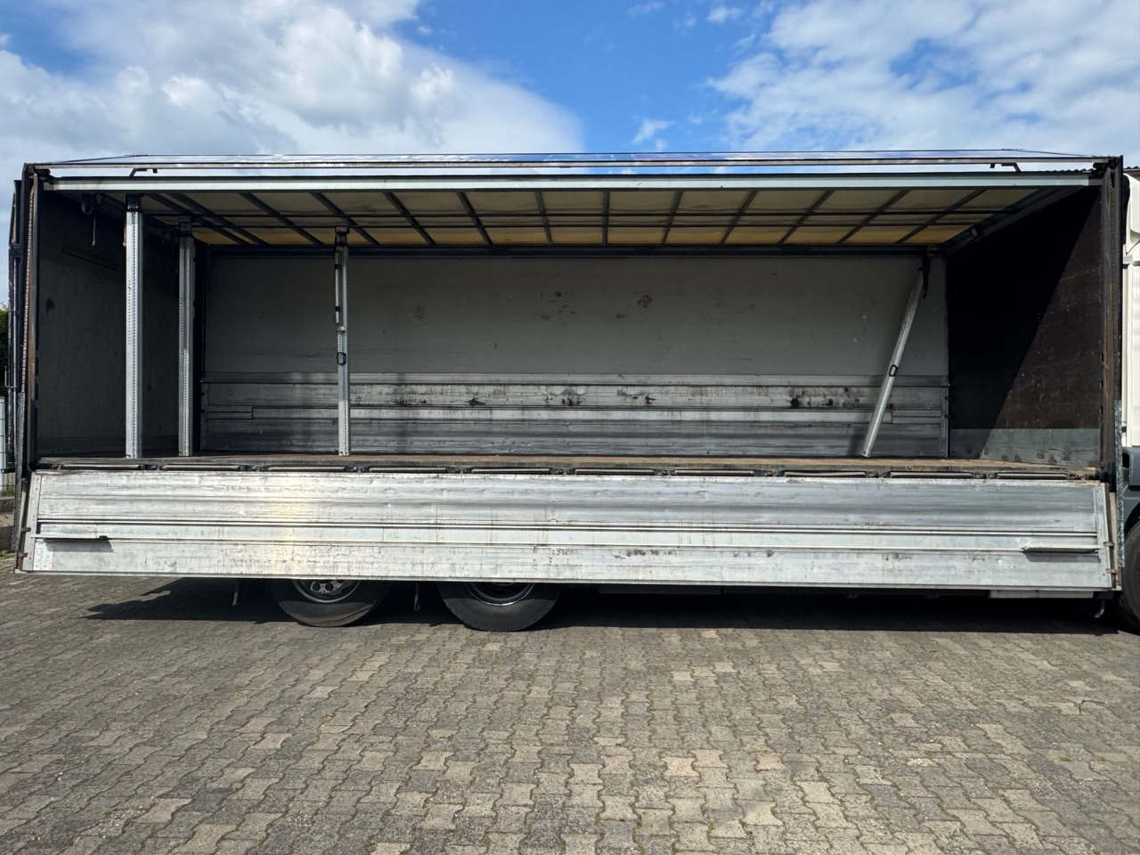 MAN TGS 26.360/Lenk-Lift/Lbw/Kettliner-GT-Aufbau - Italszállító teherautó: 5 kép. MAN TGS 26.360/Lenk-Lift/Lbw/Kettliner-GT-Aufbau - Italszállító teherautó: 5 kép.