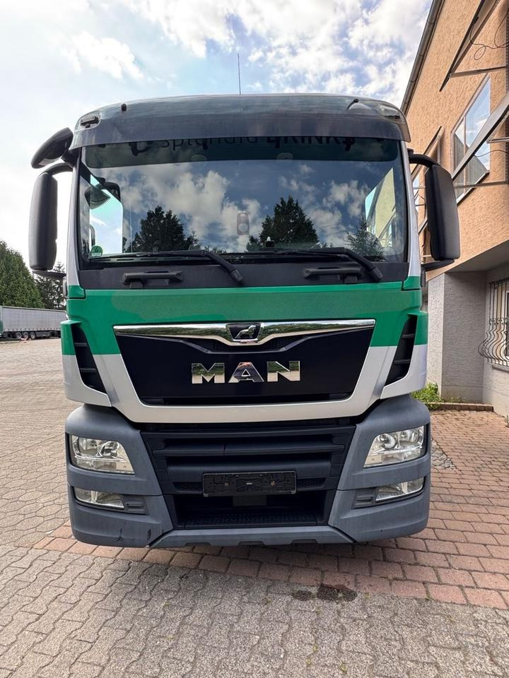 MAN TGS 26.460 2xAHK/2xLBW/Lenk-Lift/kpl.Zug - Dobozos felépítményű teherautó: 3 kép. MAN TGS 26.460 2xAHK/2xLBW/Lenk-Lift/kpl.Zug - Dobozos felépítményű teherautó: 3 kép.