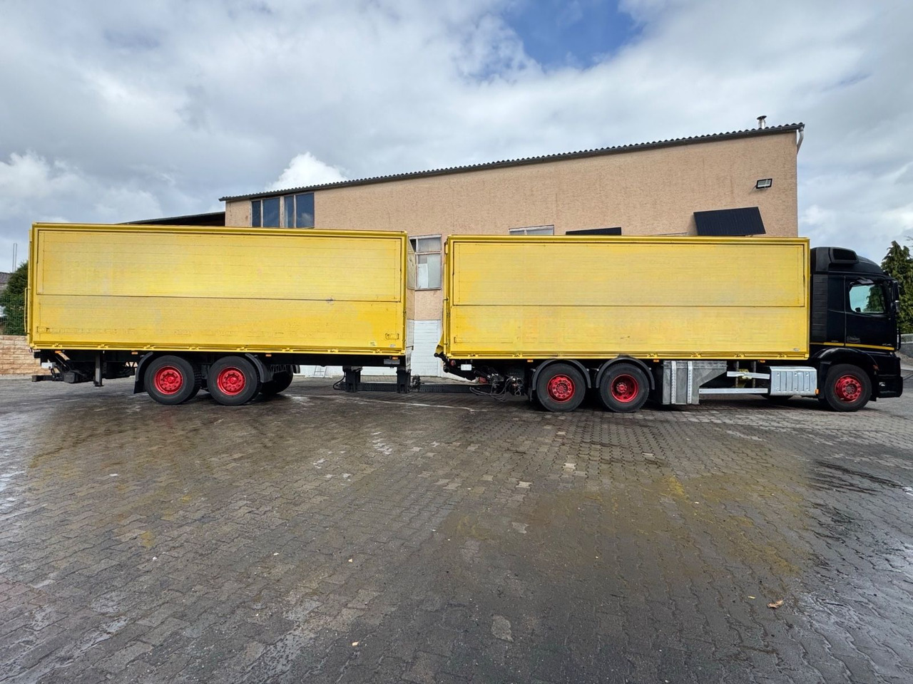 Mercedes-Benz Actros2545/2xLBW/Retarder/Lenk-Lift/Top-Zustand - Italszállító teherautó: 3 kép. Mercedes-Benz Actros2545/2xLBW/Retarder/Lenk-Lift/Top-Zustand - Italszállító teherautó: 3 kép.