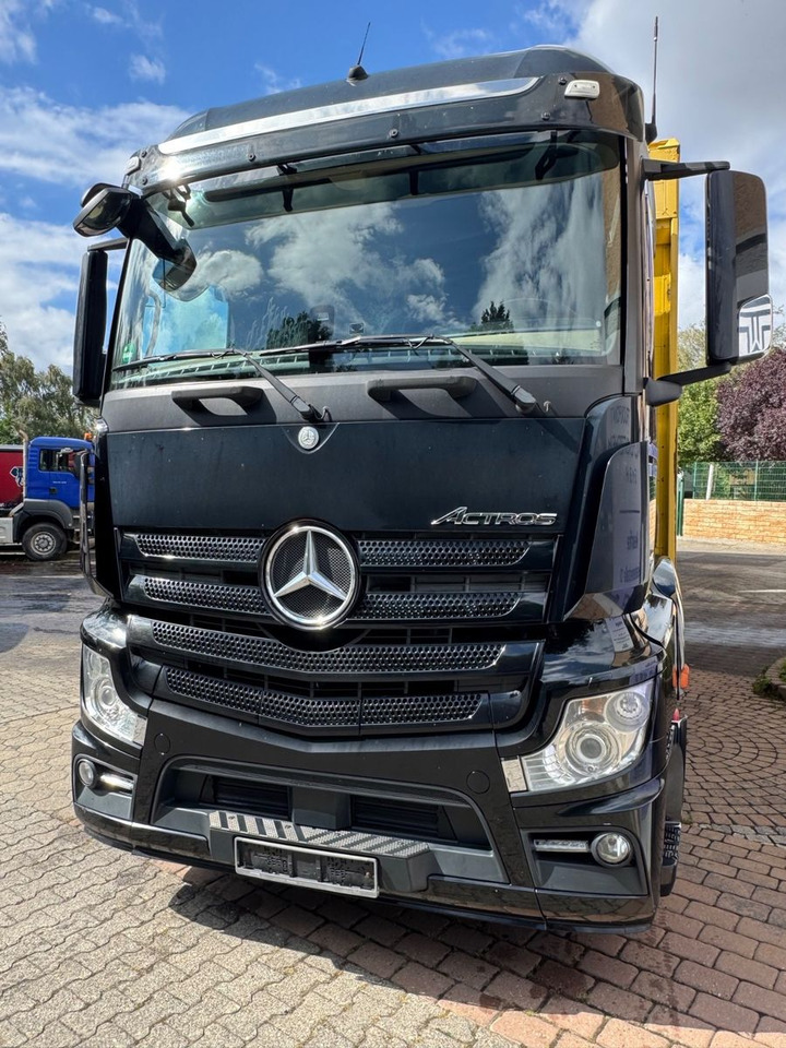 Mercedes-Benz Actros2545/2xLBW/Retarder/Lenk-Lift/Top-Zustand - Italszállító teherautó: 2 kép. Mercedes-Benz Actros2545/2xLBW/Retarder/Lenk-Lift/Top-Zustand - Italszállító teherautó: 2 kép.