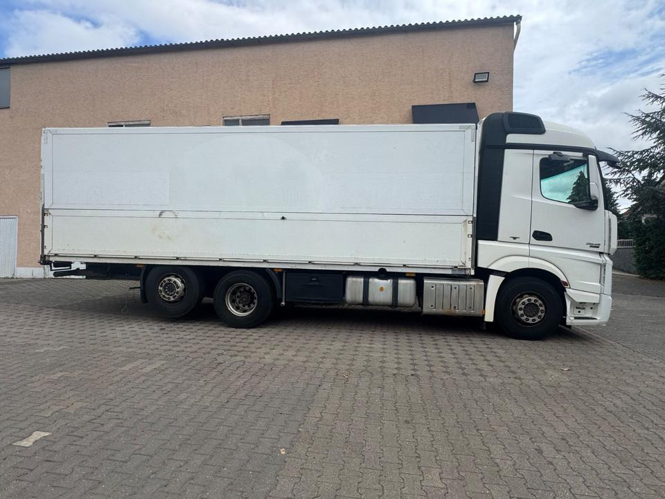 Mercedes-Benz Actros2545/Lift-Lenk/Mitnahmestp/Retarder - Dobozos felépítményű teherautó: 2 kép. Mercedes-Benz Actros2545/Lift-Lenk/Mitnahmestp/Retarder - Dobozos felépítményű teherautó: 2 kép.