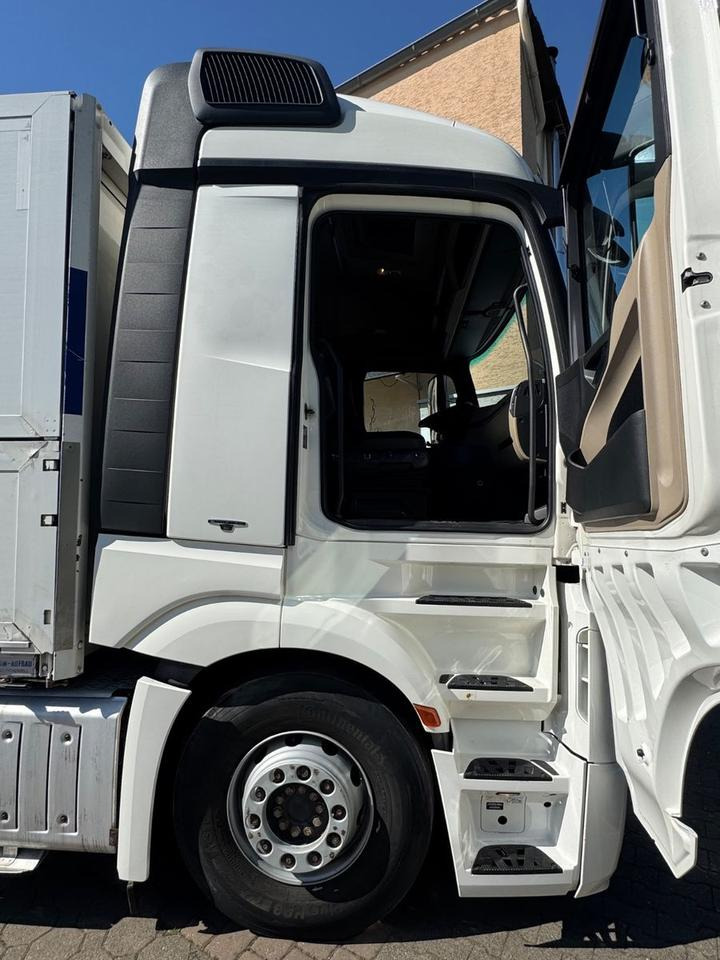 Mercedes-Benz Actros2545/Lift-Lenk/Mitnahmestp/Retarder - Dobozos felépítményű teherautó: 5 kép. Mercedes-Benz Actros2545/Lift-Lenk/Mitnahmestp/Retarder - Dobozos felépítményű teherautó: 5 kép.