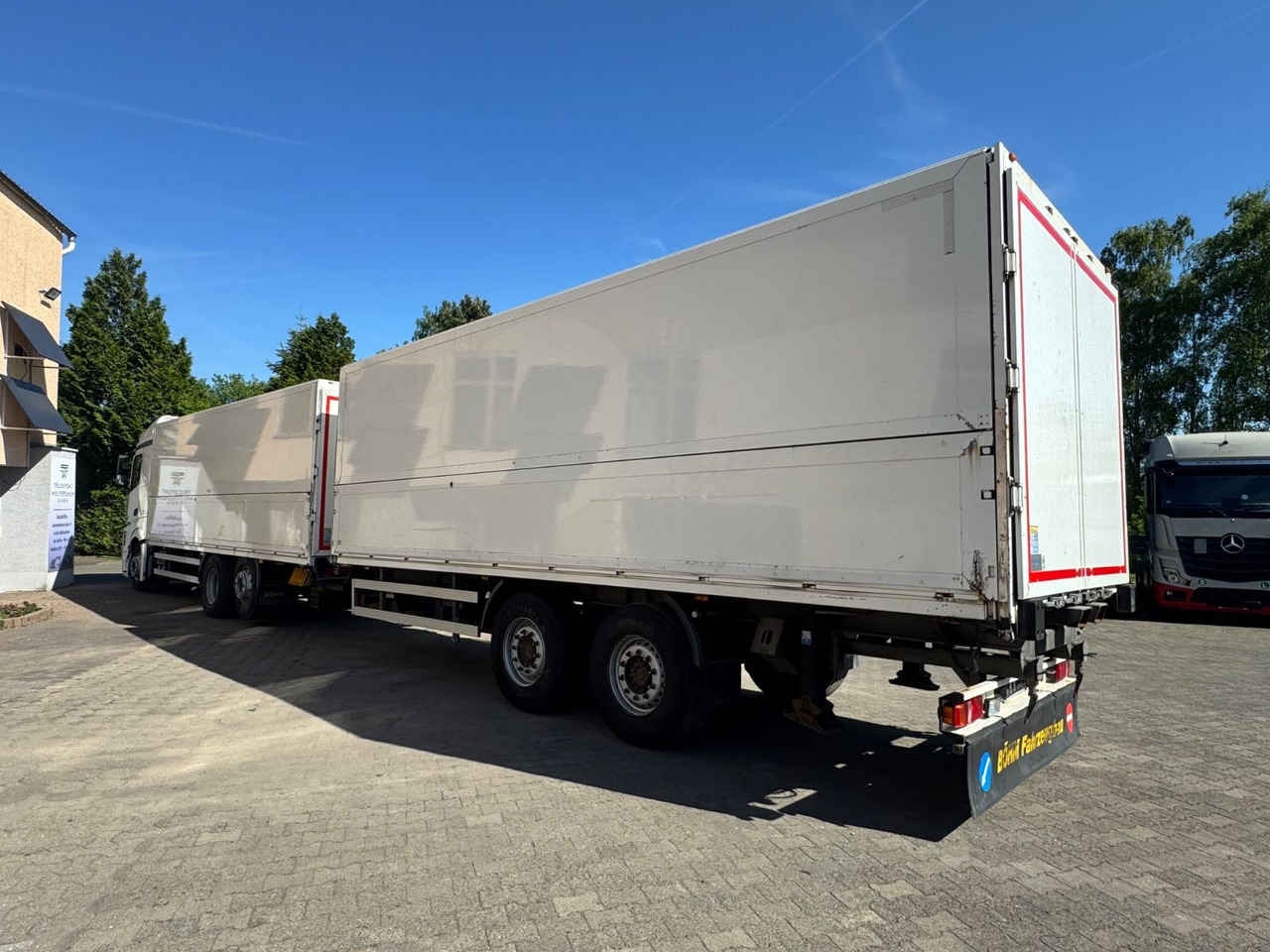 Mercedes-Benz Actros2545/Lift-Lenk/Mitnahmestp/Retder - Italszállító teherautó: 4 kép. Mercedes-Benz Actros2545/Lift-Lenk/Mitnahmestp/Retder - Italszállító teherautó: 4 kép.