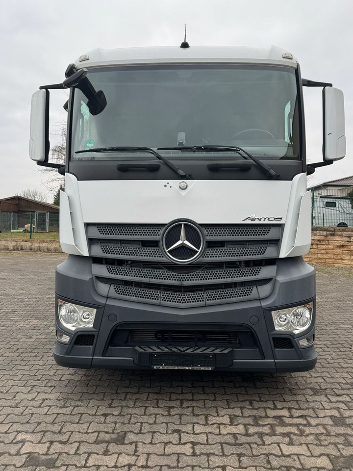 Mercedes-Benz Antos 1836L/4x2/2t.LBW/2xAHK/aus.1Hand/16.Pal. - Italszállító teherautó: 2 kép. Mercedes-Benz Antos 1836L/4x2/2t.LBW/2xAHK/aus.1Hand/16.Pal. - Italszállító teherautó: 2 kép.