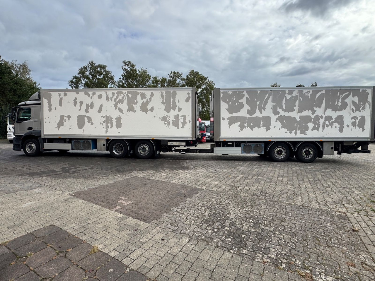 Mercedes-Benz Antos 2540/2xLBW/Kühlung-Defekt/5instock - Hűtős teherautó: 4 kép. Mercedes-Benz Antos 2540/2xLBW/Kühlung-Defekt/5instock - Hűtős teherautó: 4 kép.