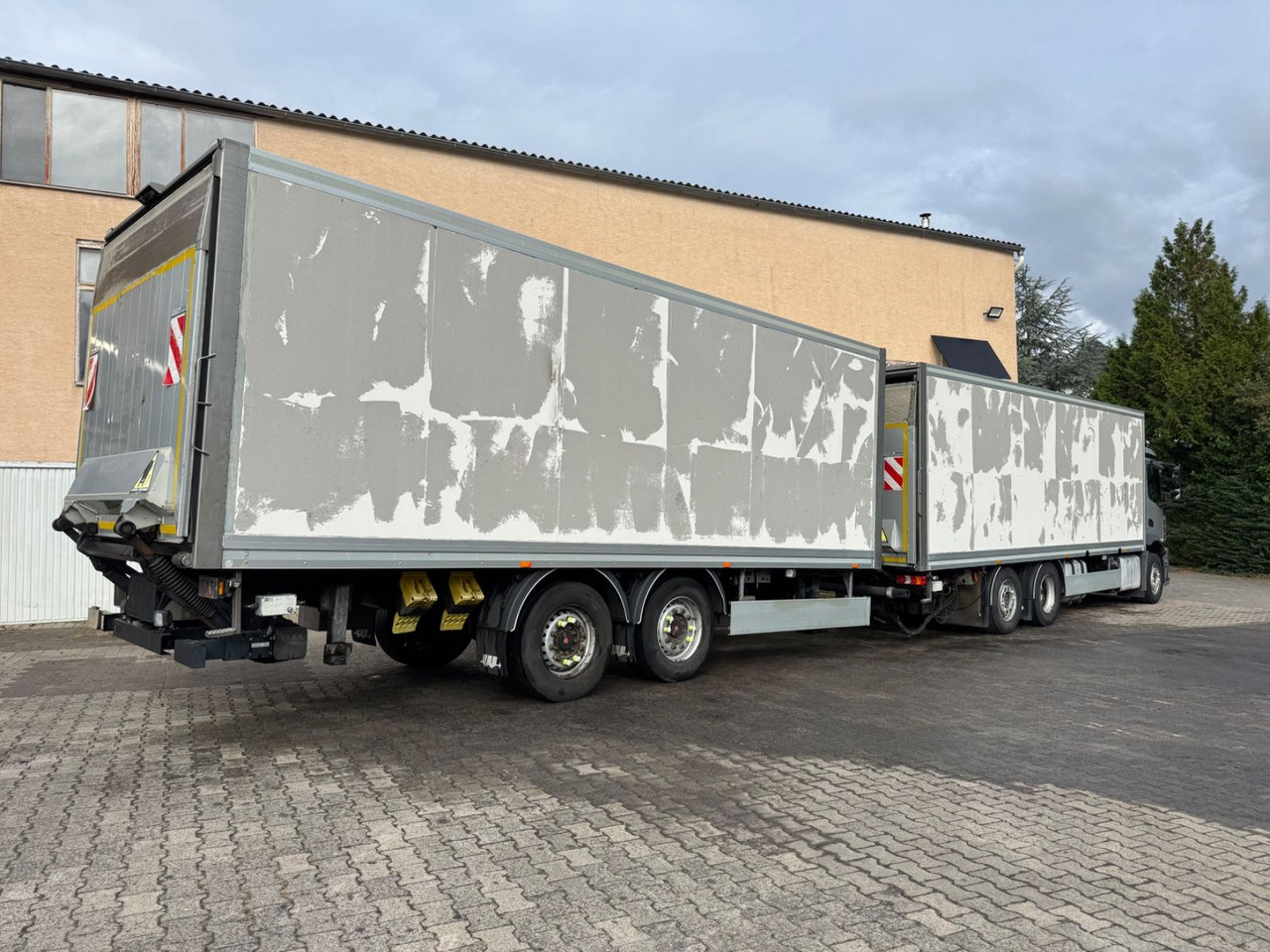 Mercedes-Benz Antos 2540/2xLBW/Kühlung-Defekt/5instock - Hűtős teherautó: 3 kép. Mercedes-Benz Antos 2540/2xLBW/Kühlung-Defekt/5instock - Hűtős teherautó: 3 kép.