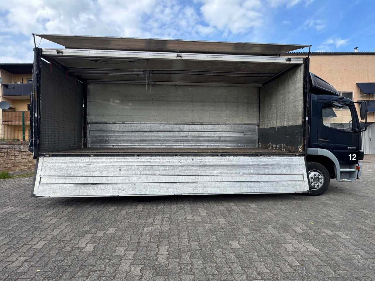 Mercedes-Benz Atego1523/LBW/AHK/Klima/Standh./aus.1Hand - Italszállító teherautó: 4 kép. Mercedes-Benz Atego1523/LBW/AHK/Klima/Standh./aus.1Hand - Italszállító teherautó: 4 kép.