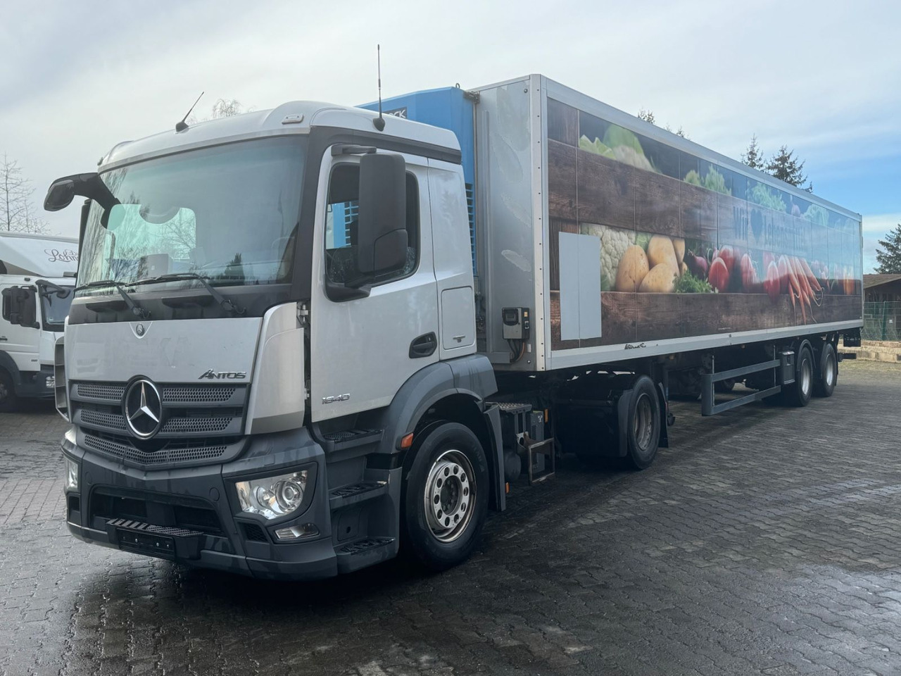 Mercedes-Benz Antos 1840 L/LBW/Frigoblock/Kühlzug - Nyergesvontató: 2 kép. Mercedes-Benz Antos 1840 L/LBW/Frigoblock/Kühlzug - Nyergesvontató: 2 kép.