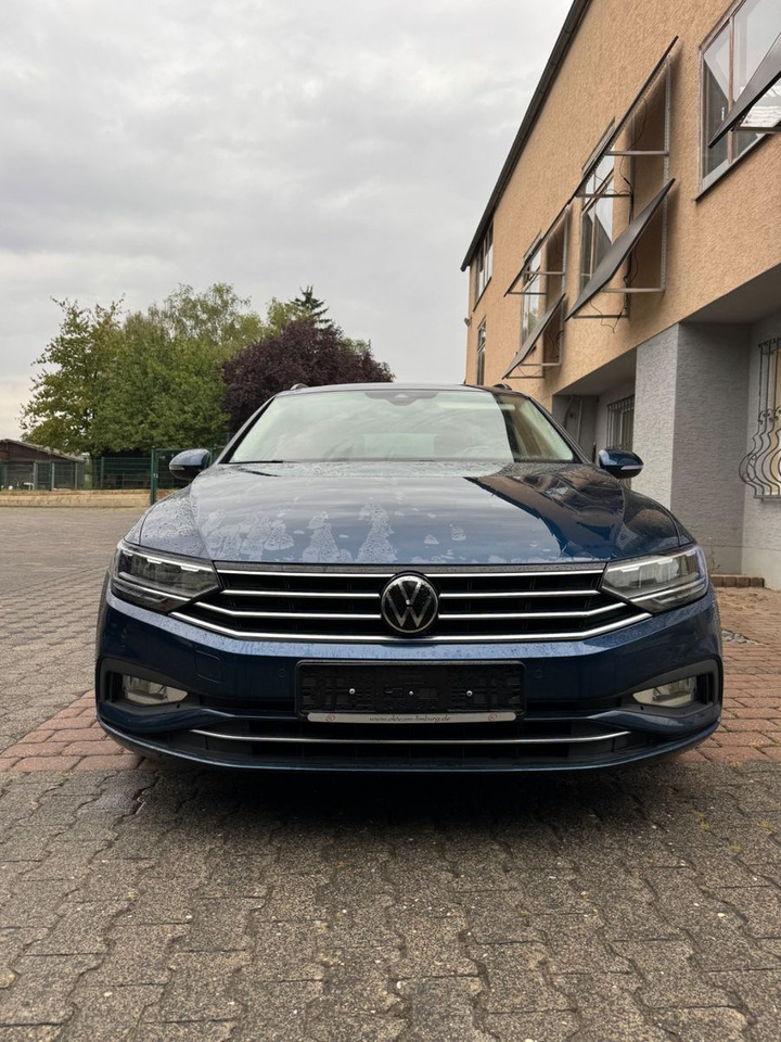 Volkswagen Passat Variant 2.0 TDI - Kombi: 2 kép. Volkswagen Passat Variant 2.0 TDI - Kombi: 2 kép.