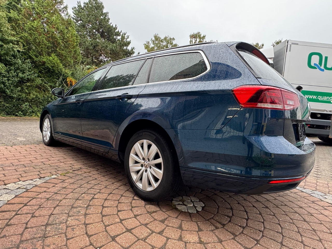 Volkswagen Passat Variant 2.0 TDI - Kombi: 4 kép. Volkswagen Passat Variant 2.0 TDI - Kombi: 4 kép.