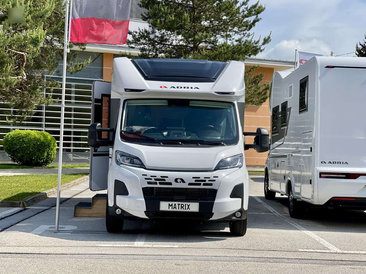ADRIA Matrix 650 SL - Félintegrált lakóautó: 1 kép. ADRIA Matrix 650 SL - Félintegrált lakóautó: 1 kép.