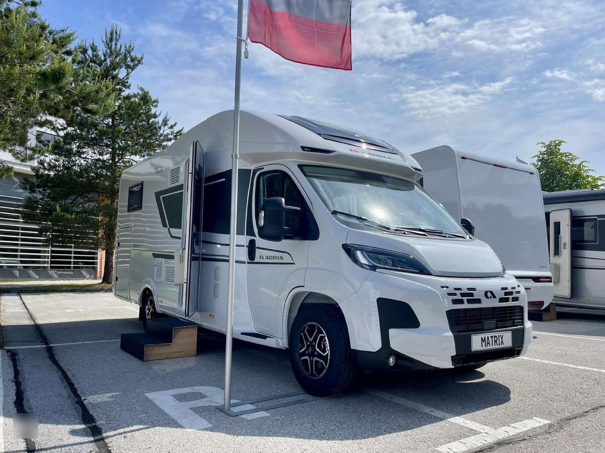 ADRIA Matrix 650 SL - Félintegrált lakóautó: 3 kép. ADRIA Matrix 650 SL - Félintegrált lakóautó: 3 kép.