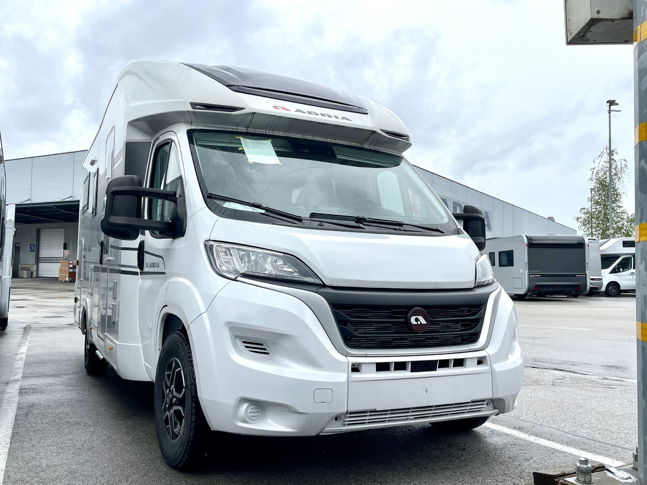 ADRIA Matrix axess 650 SC - Félintegrált lakóautó: 1 kép. ADRIA Matrix axess 650 SC - Félintegrált lakóautó: 1 kép.