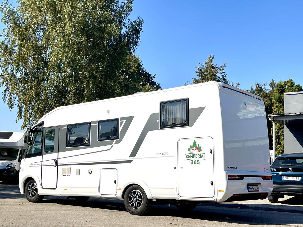 ADRIA Sonic Plus 700SL - Integrált lakóautó: 3 kép. ADRIA Sonic Plus 700SL - Integrált lakóautó: 3 kép.